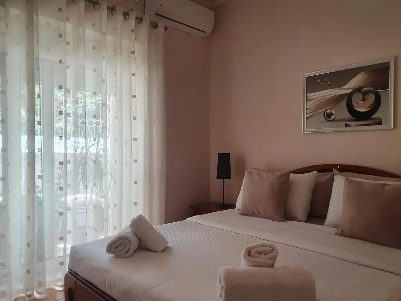 Sofia'S Modern Apartment Gjirokaster